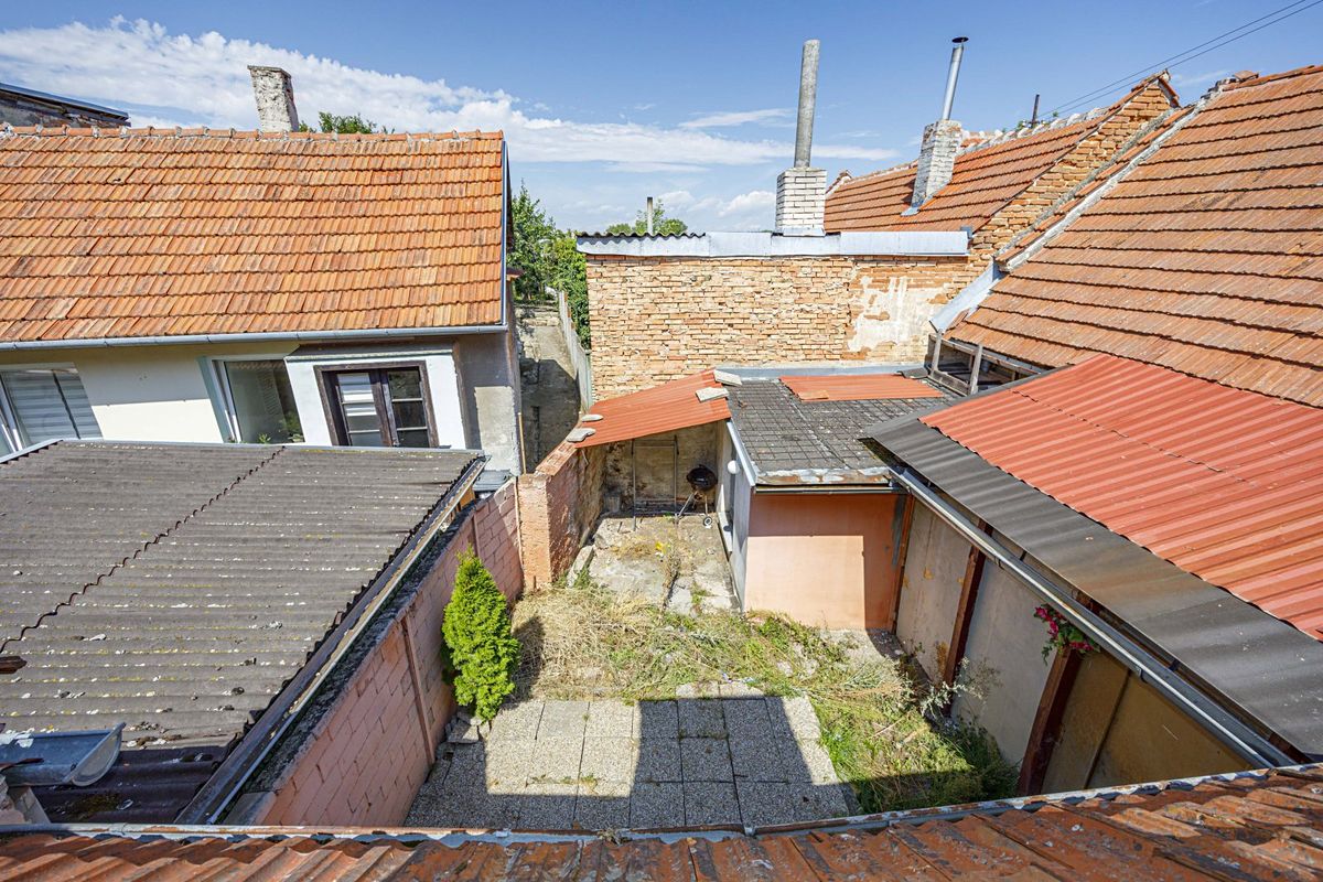 Prodej rodinného domu 220 m², pozemek 202 m² – fotografie 3