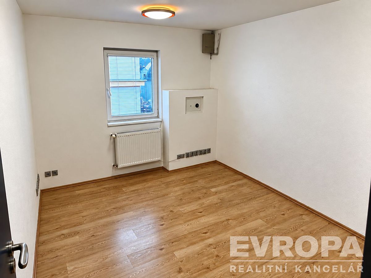 Prodej obchodního prostoru 110 m² – fotografie 3