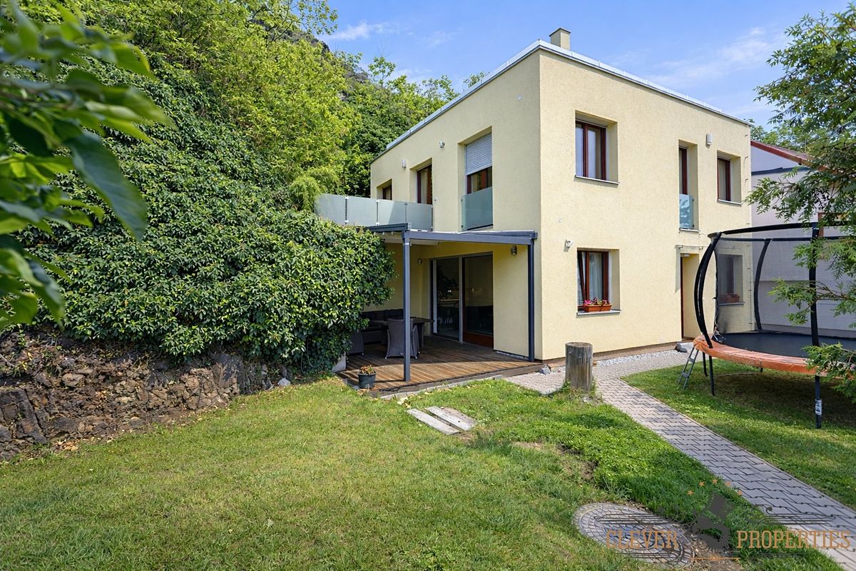 Prodej rodinného domu 260 m², pozemek 359 m²