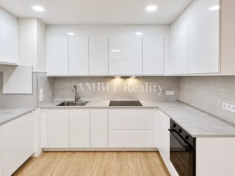 Pronájem bytu 3+kk 67 m², Praha – náhled fotky 1