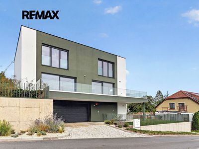 Prodej rodinného domu 358 m², pozemek 732 m²