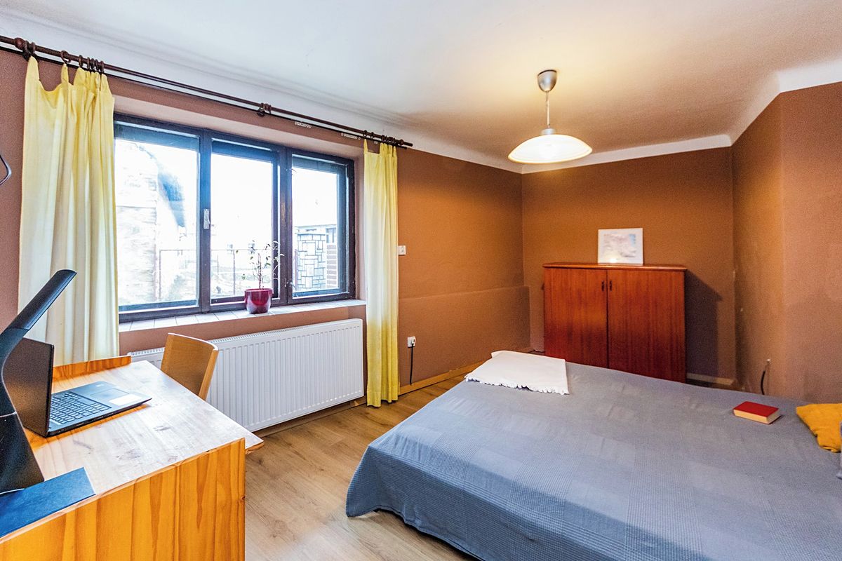 Prodej vícegeneračního domu 552 m², pozemek 608 m² – fotografie 3