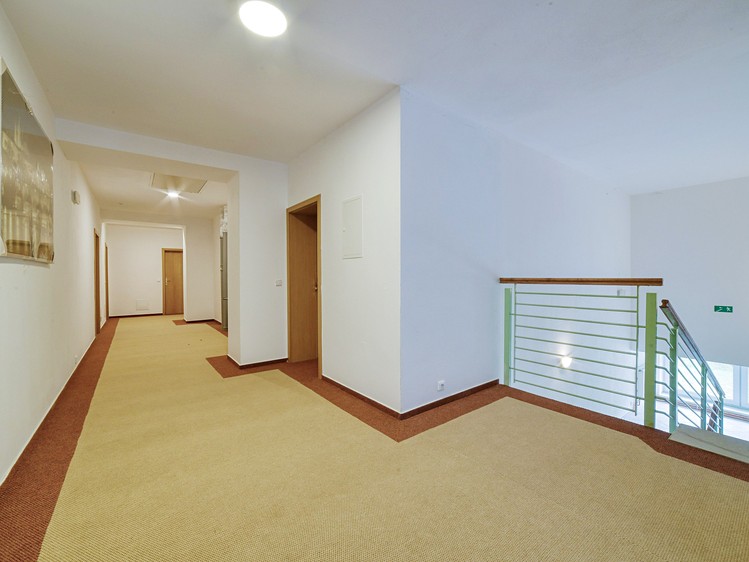 Комерційне приміщення на продаж, 899 м² (75 з 100)