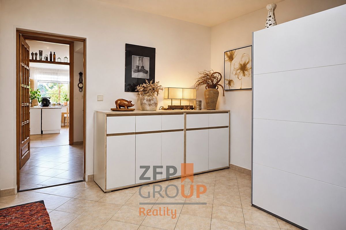 Prodej rodinného domu 208 m², pozemek 273 m² – fotografie 3