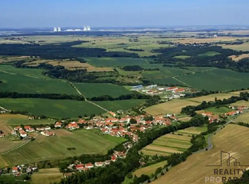 Prodej pole 15454 m², Černín – náhled fotky 1