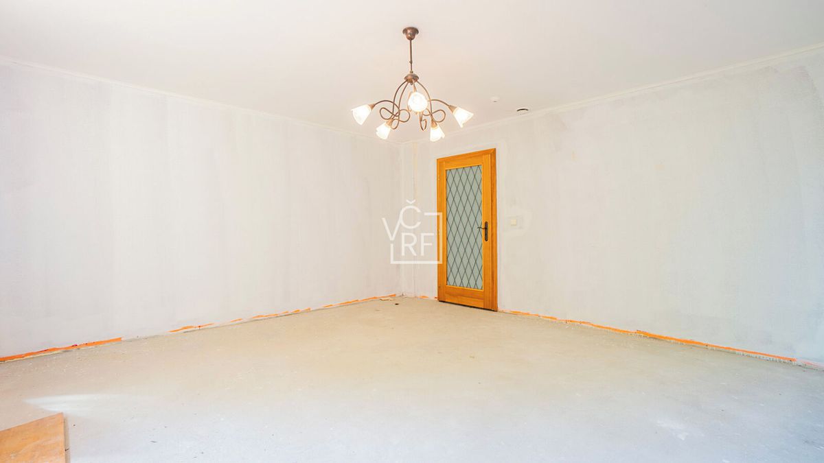 Prodej rodinného domu 260 m², pozemek 1754 m² – fotografie 5