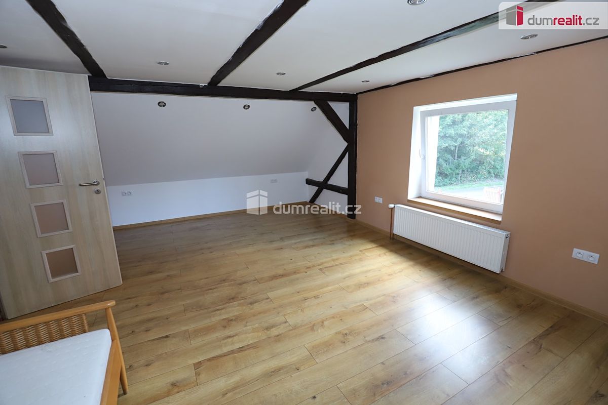 Prodej rodinného domu 180 m², pozemek 1242 m² – fotografie 3