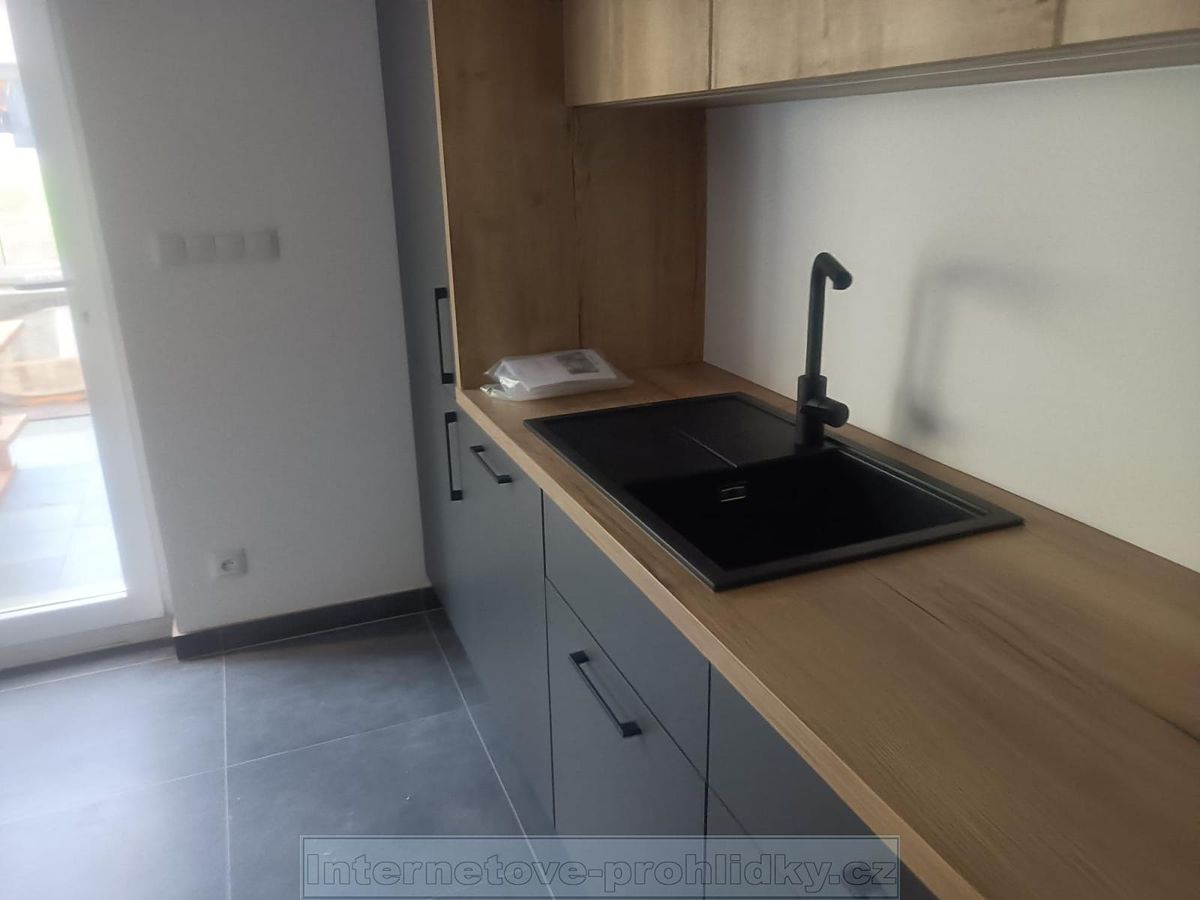 Pronájem rodinného domu 170 m², pozemek 250 m² – fotografie 3