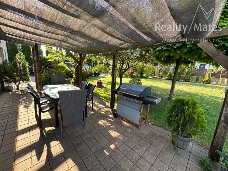 Prodej rodinného domu 230 m², pozemek 617 m²