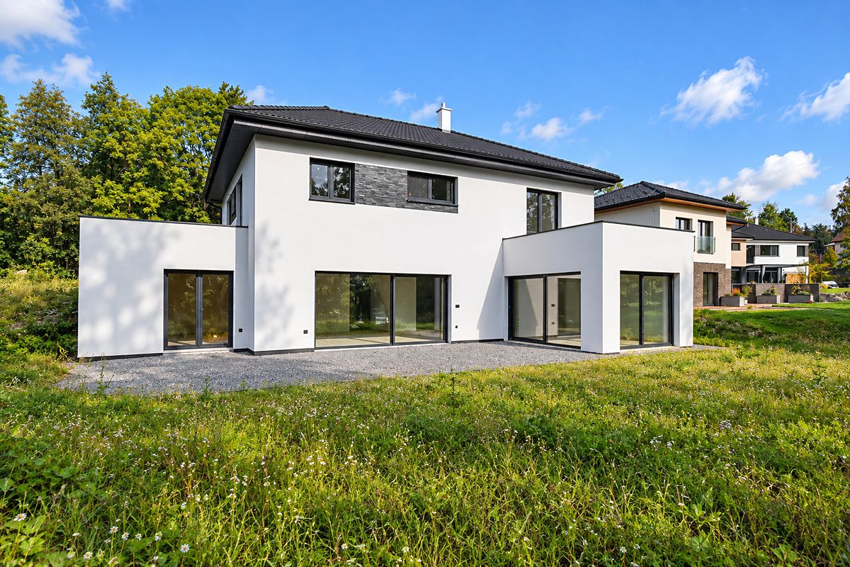 Prodej rodinného domu 293 m², pozemek 1631 m², Kamenice – fotka 1 z 3