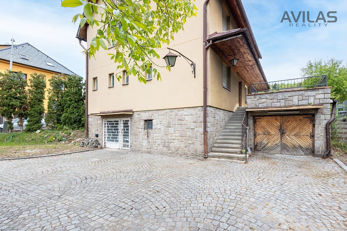 Prodej rodinného domu 318 m², pozemek 612 m² – fotografie 2