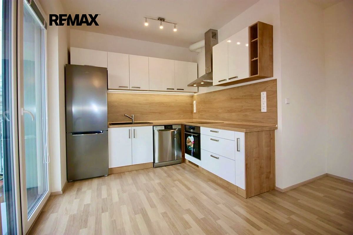 Pronájem bytu 2+kk 67 m² – fotografie 3