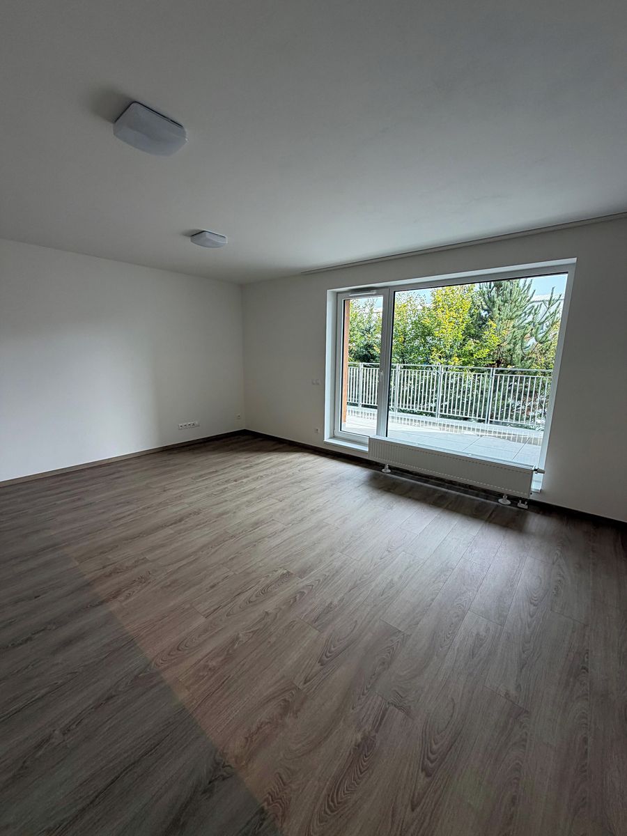 Pronájem bytu 1+kk 38 m² – fotografie 4