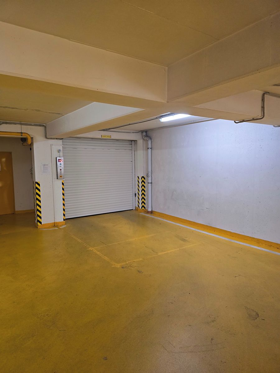Pronájem garážového stání 13 m² – fotografie 2