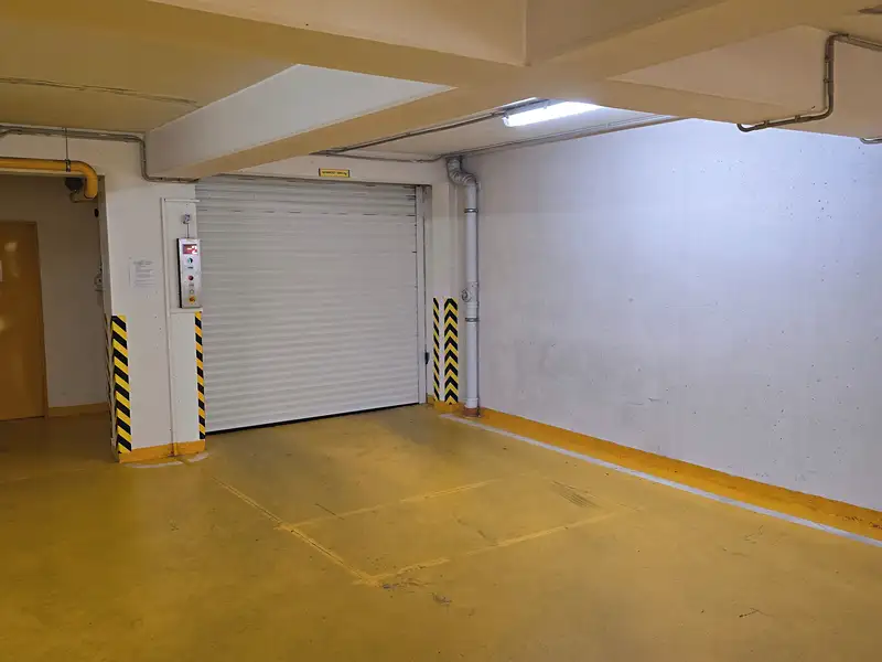 Pronájem garážového stání 13 m², Praha – náhled fotky 2