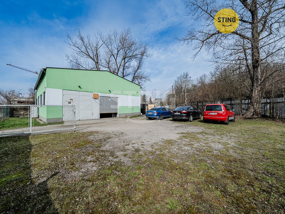 Prodej výrobní haly, prostoru 196 m²