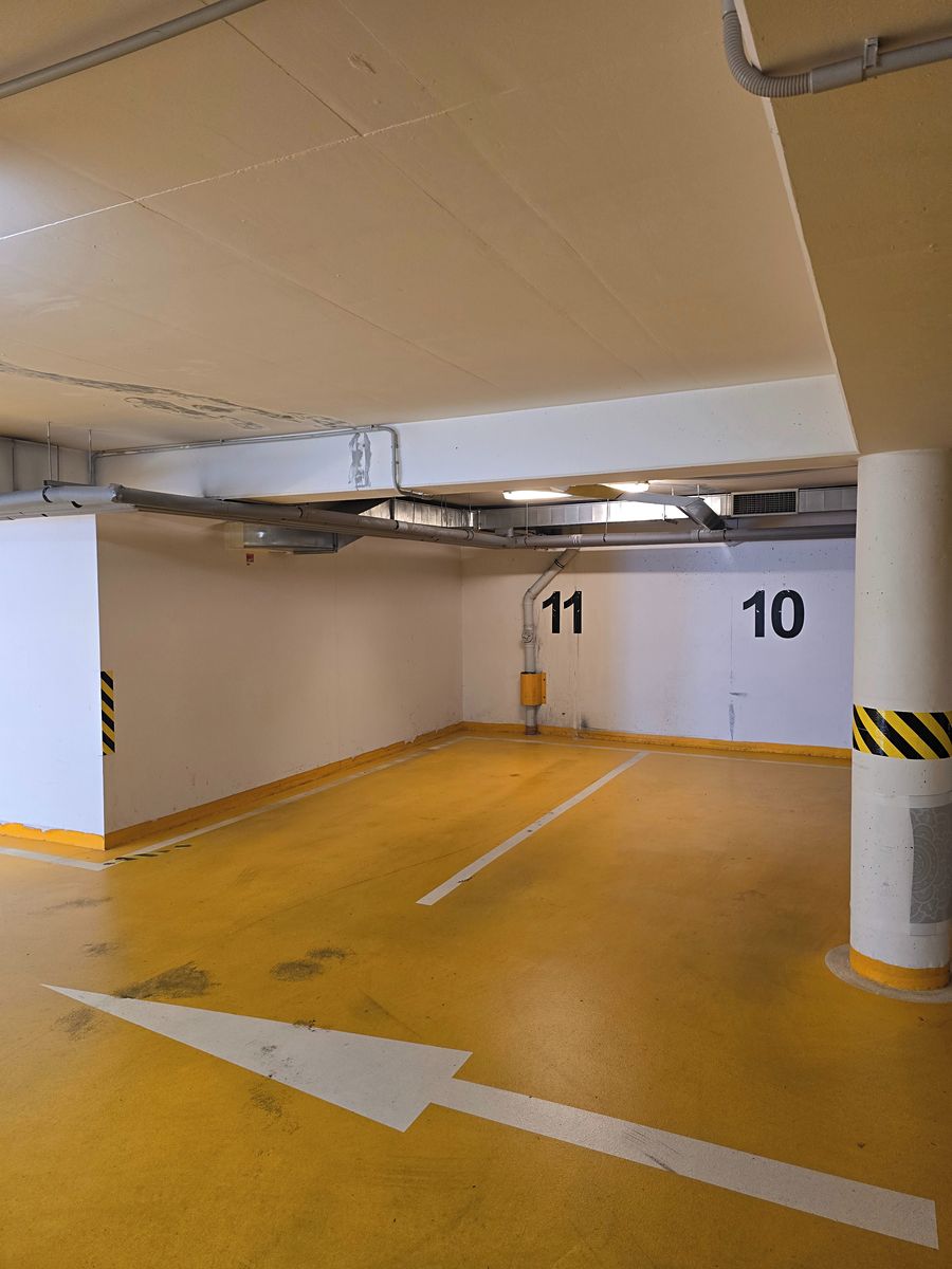Pronájem garážového stání 13 m²