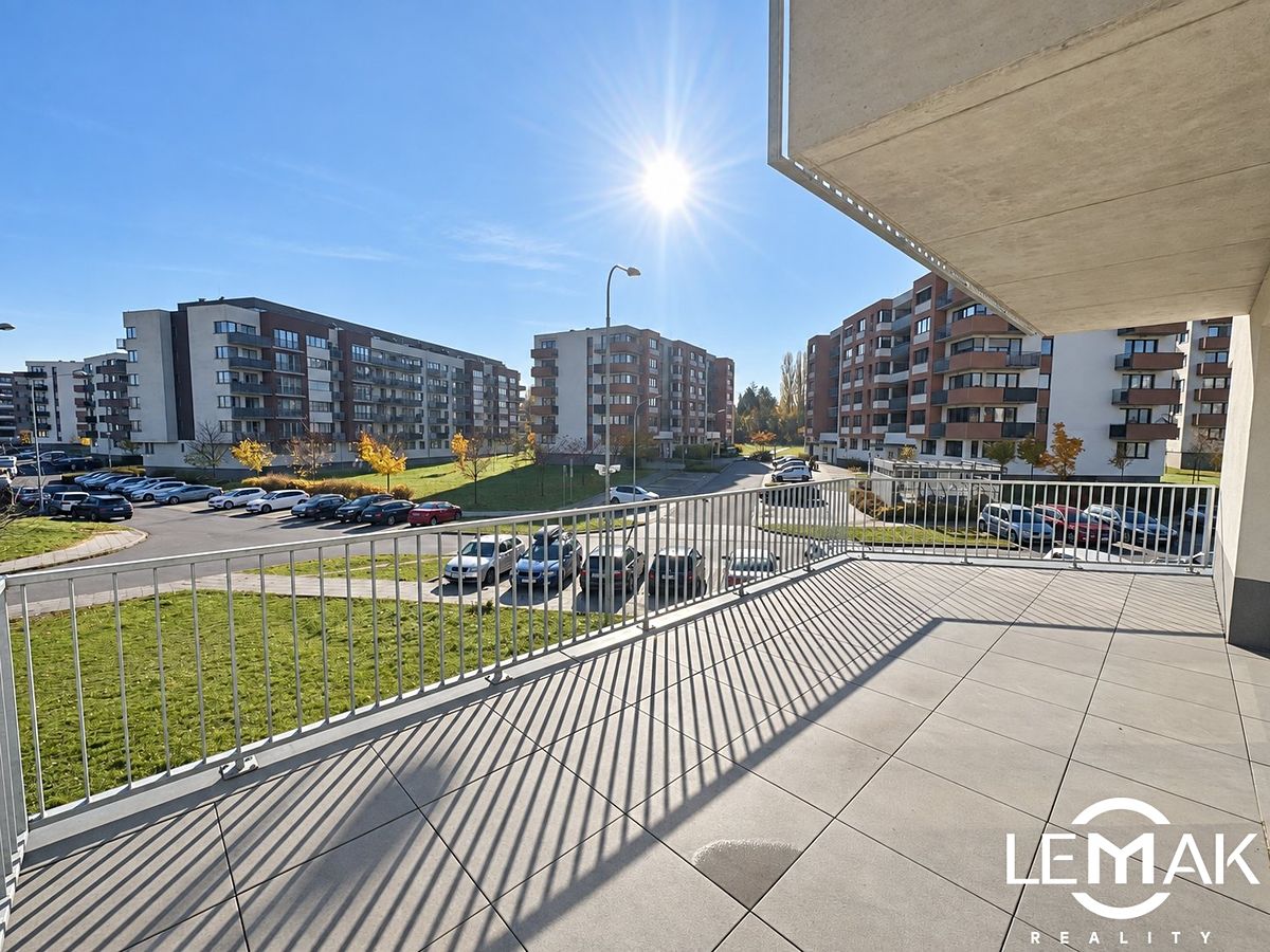 Pronájem bytu 2+kk 41 m² – fotografie 4