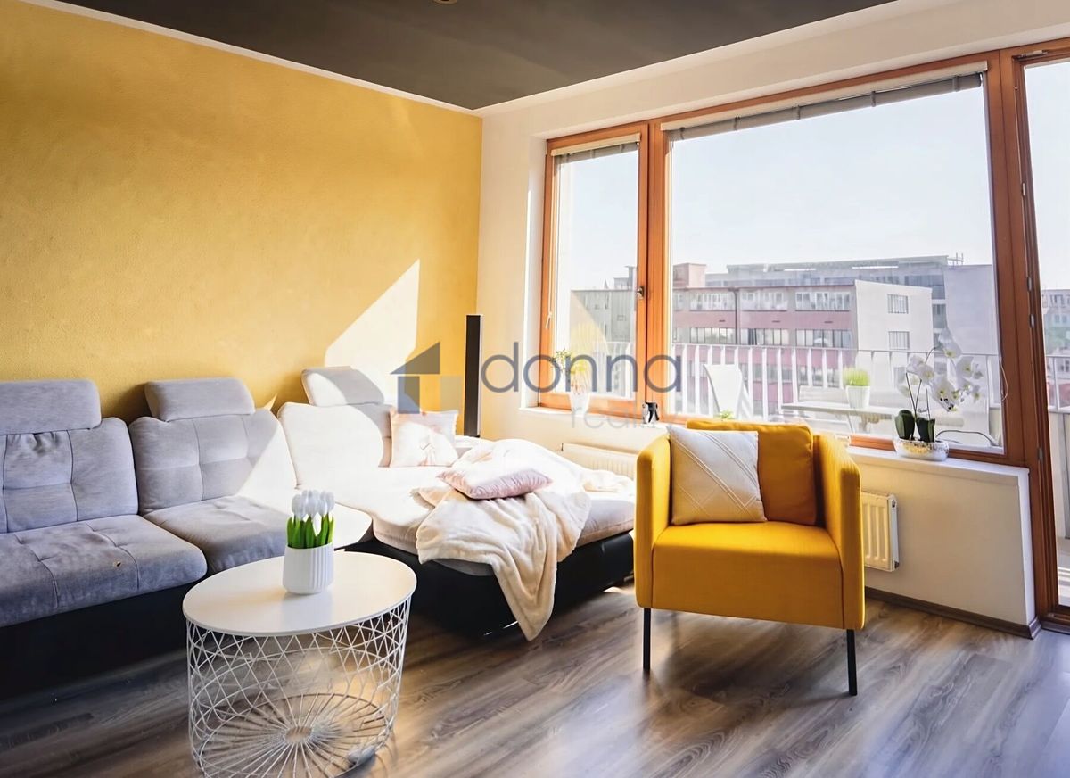 Pronájem bytu 2+kk 55 m² – fotografie 2