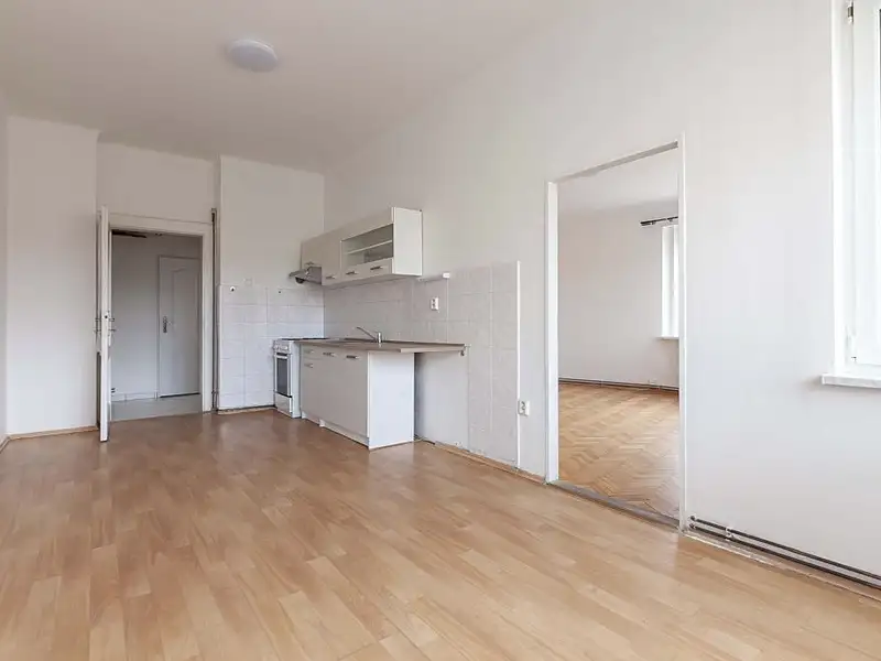 Pronájem bytu 2+1 79 m², Praha – náhled fotky 2