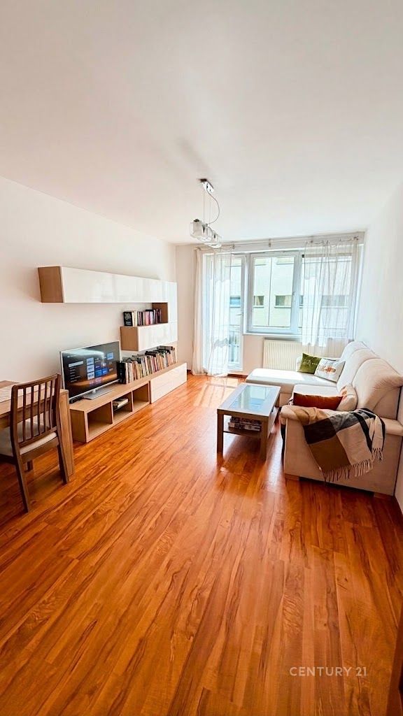 Pronájem bytu 2+kk 50 m² – fotografie 2