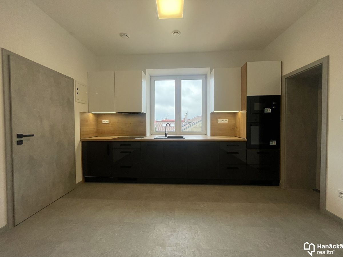 Pronájem bytu 1+kk 29 m² – fotografie 3