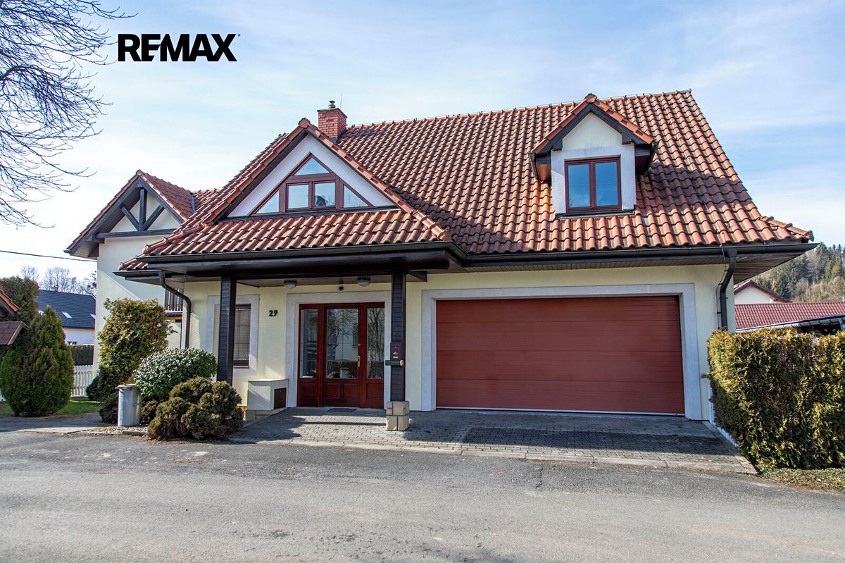 Prodej rodinného domu 302 m², pozemek 1176 m² – fotografie 4