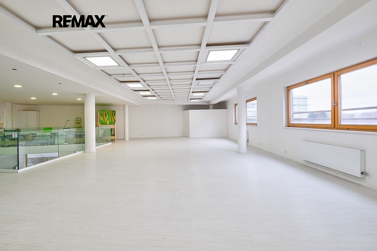 Pronájem obchodního prostoru 97 m² – fotografie 3