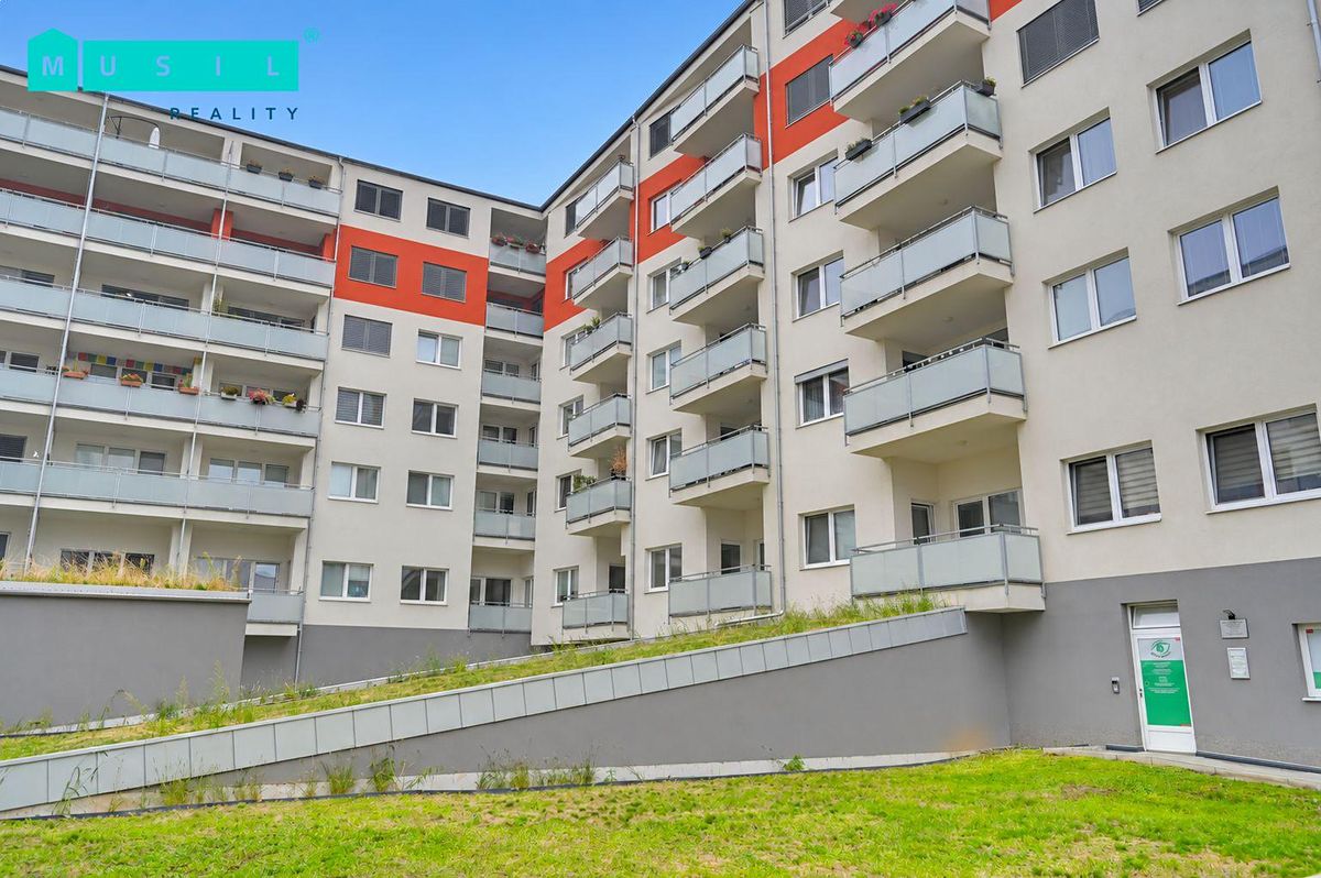 Pronájem bytu 2+kk 62 m² – fotografie 3