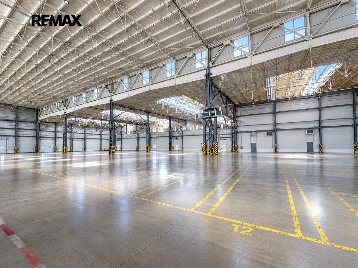 Pronájem skladového prostoru 10500 m²
