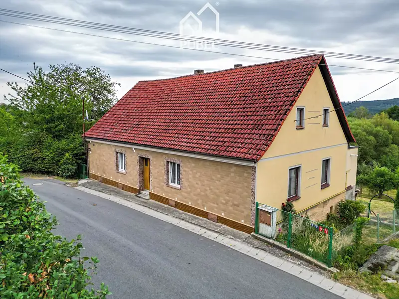 Prodej rodinného domu 227 m², pozemek 596 m², Kramolín – náhled fotky 1