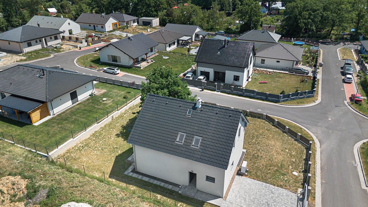 Prodej rodinného domu 207 m², pozemek 723 m² – fotografie 2