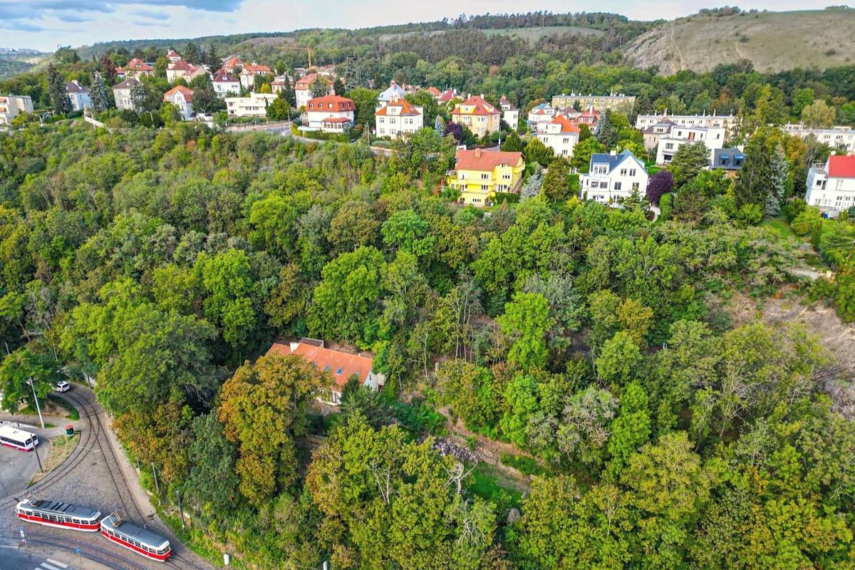 Prodej stavebního pozemku 1168 m², Praha – fotka 1 z 3