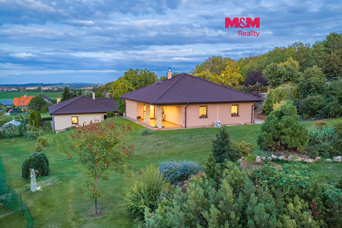 Prodej rodinného domu 178 m², pozemek 5549 m²