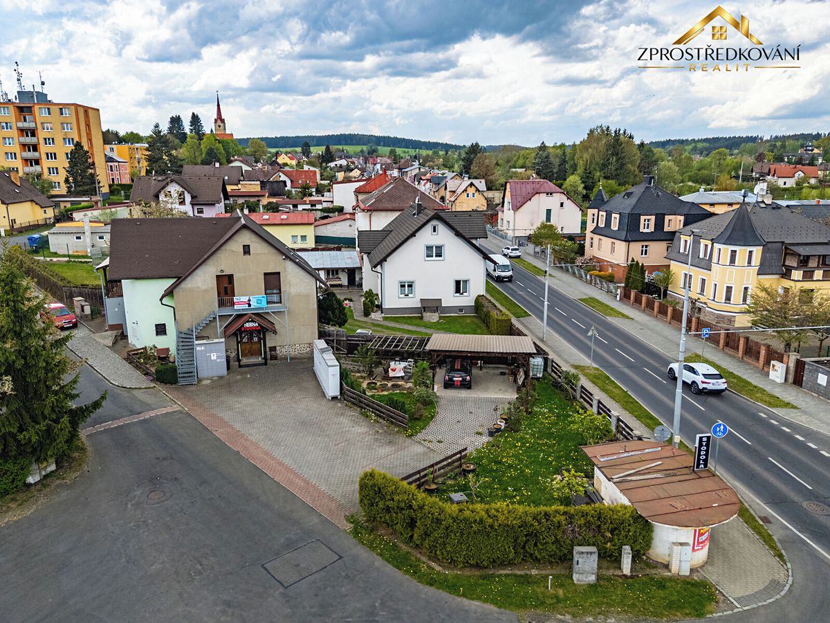 Prodej rodinného domu 229 m², pozemek 588 m²