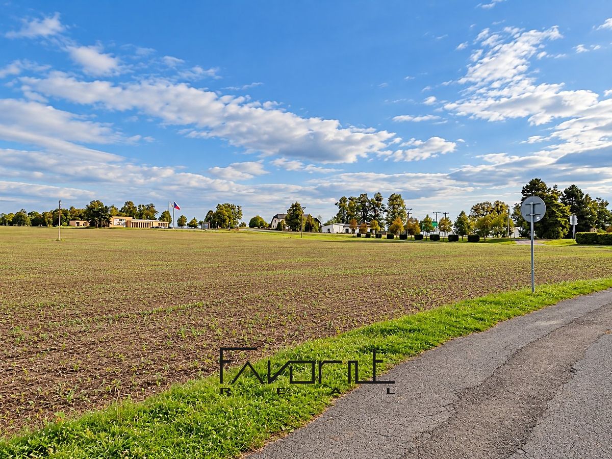 Prodej stavebního pozemku 1100 m²