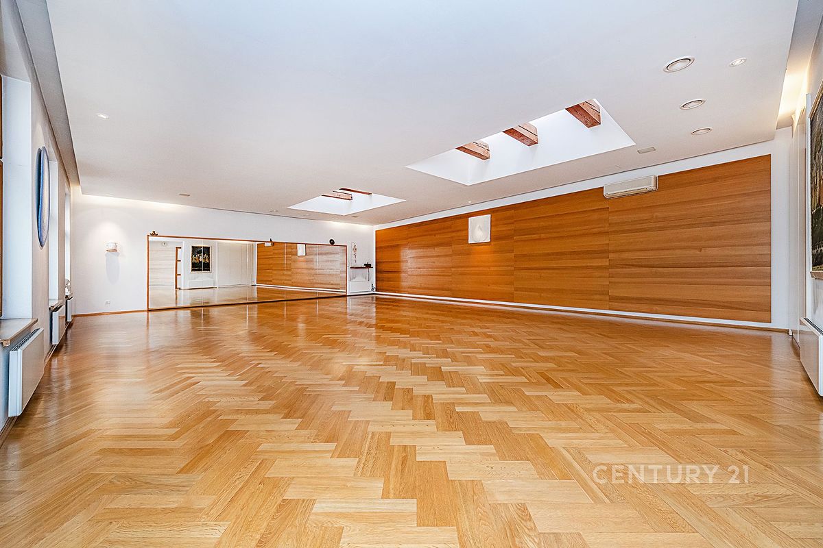 Pronájem komerční nemovitosti 200 m² – fotografie 4