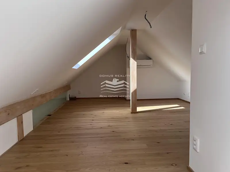 Pronájem bytu 2+kk 75 m², Praha – náhled fotky 2