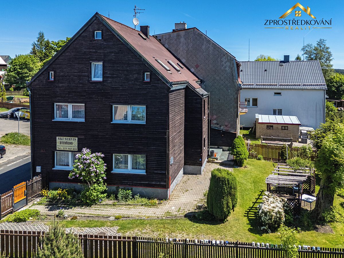 Prodej rodinného domu 250 m², pozemek 382 m²