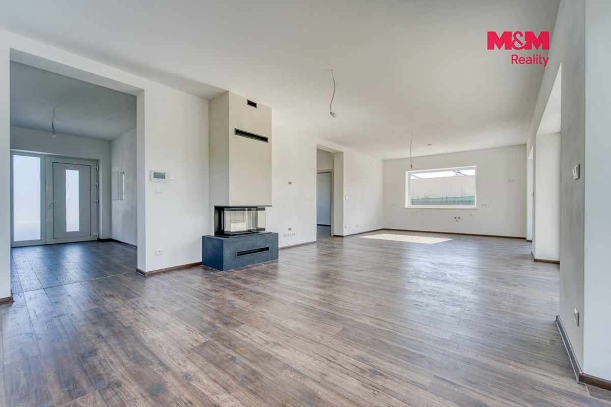 Prodej rodinného domu 168 m², pozemek 809 m² – fotografie 3