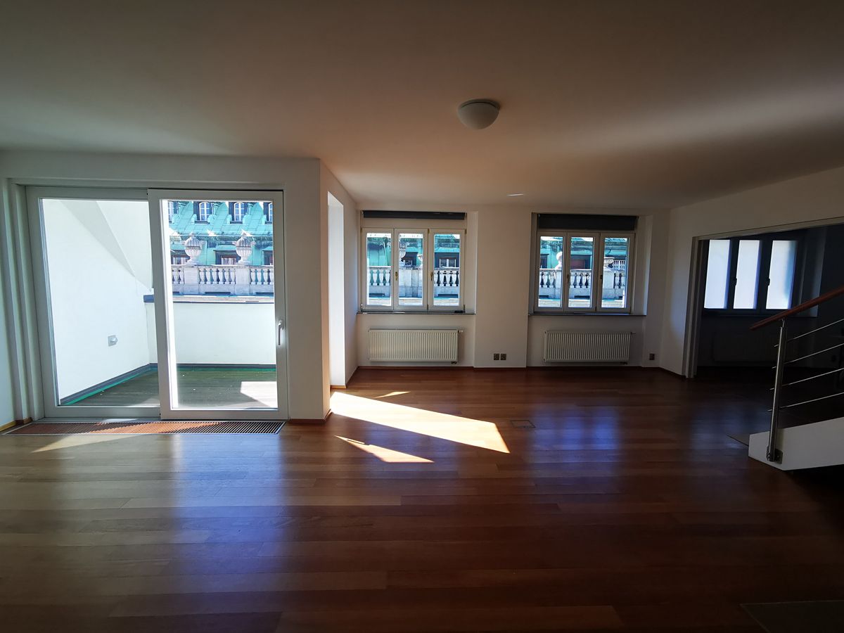 Pronájem kanceláře 201 m² – fotografie 4