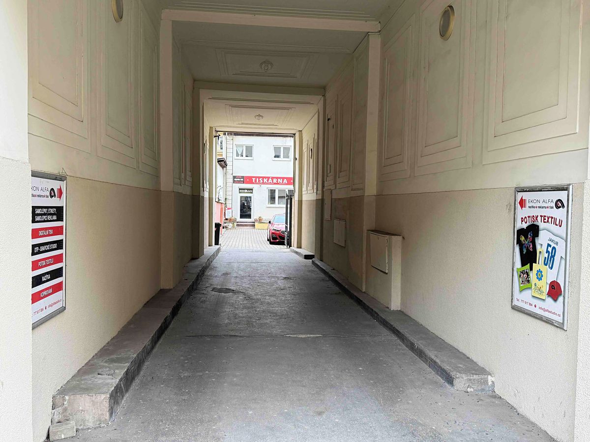 Pronájem obchodního prostoru 322 m² – fotografie 2