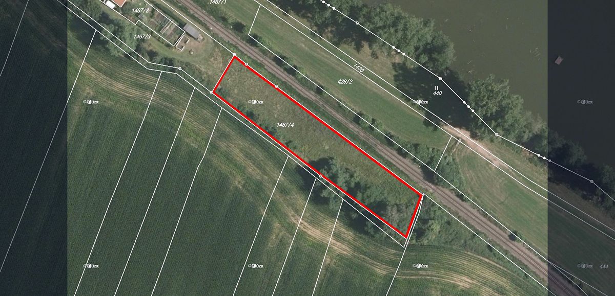Prodej pozemku 1832 m²