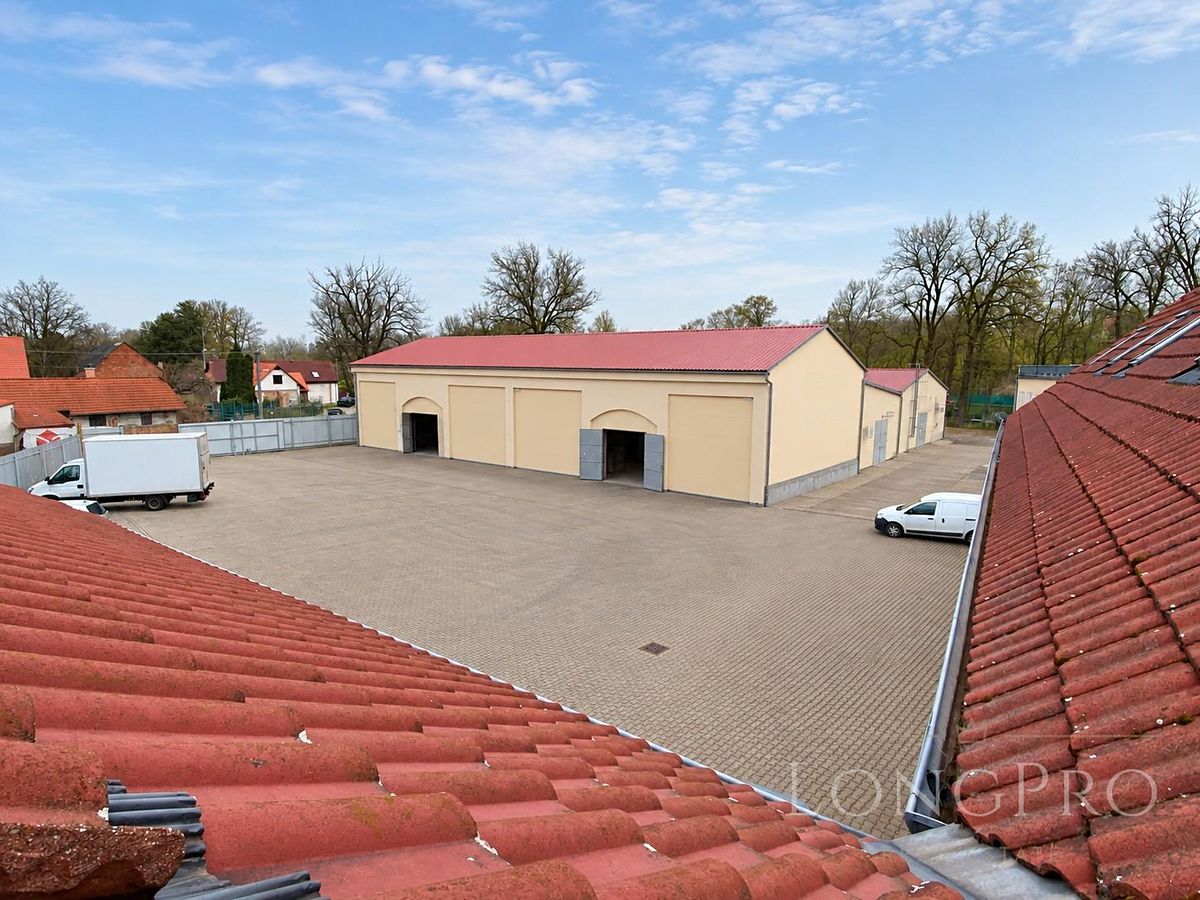 Pronájem výrobní haly, prostoru 1060 m²