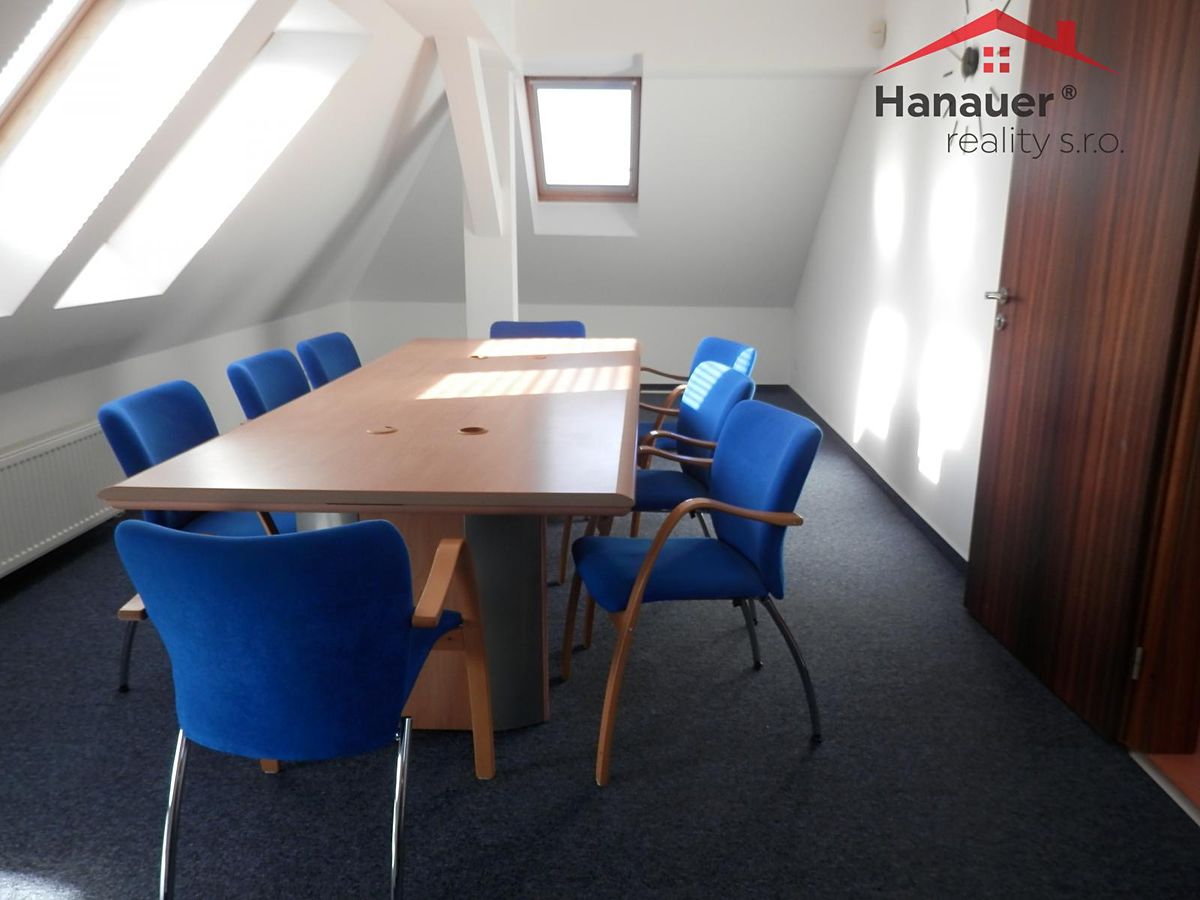 Pronájem kanceláře 110 m² – fotografie 3