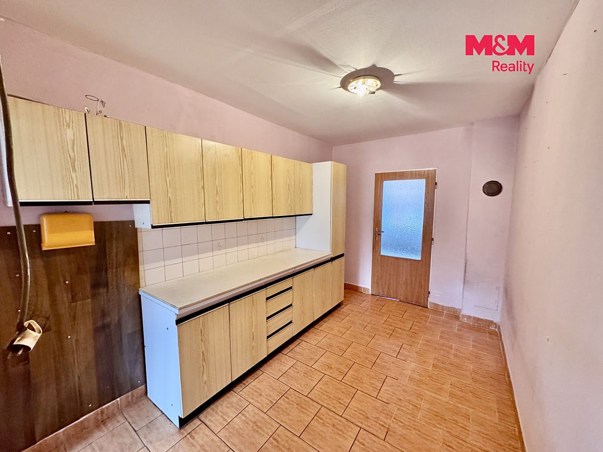 Prodej rodinného domu 125 m², pozemek 421 m² – fotografie 2