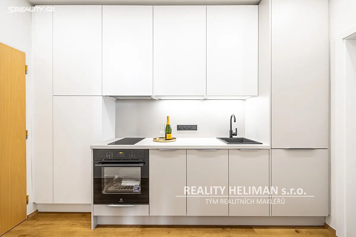 Pronájem bytu 1+kk 34 m² – fotografie 3