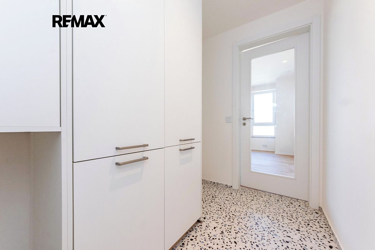 Pronájem bytu 1+kk 37 m² – fotografie 5