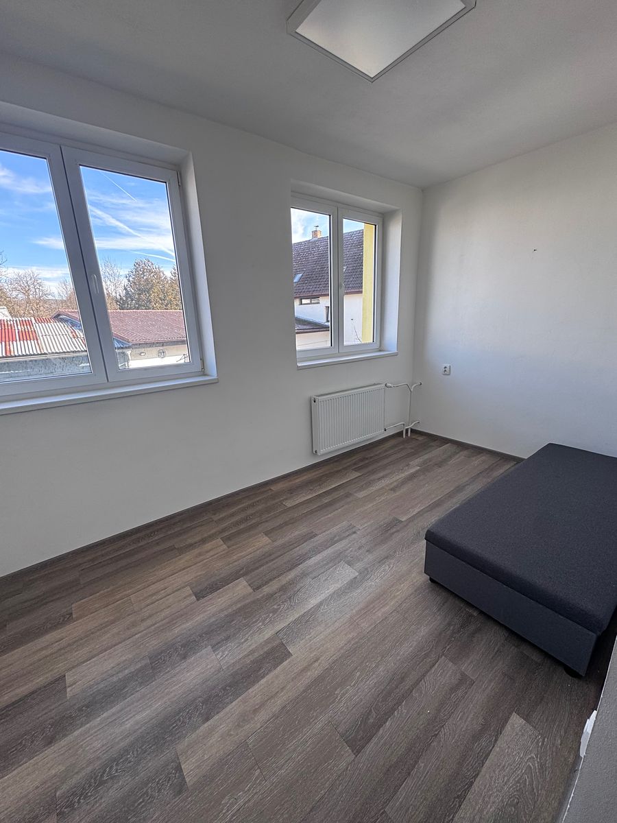 Pronájem bytu 1+kk 26 m² – fotografie 2