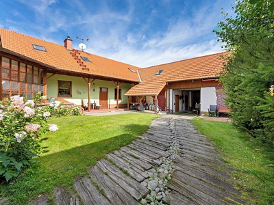 Prodej  vícegeneračního domu 300 m², pozemek 2 800 m²